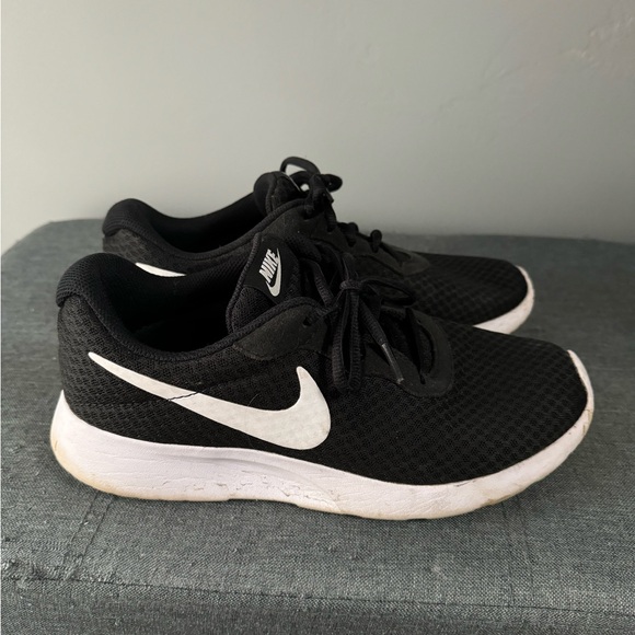 Nike Tanjun Women’s Running Shoes - Picture 4 of 11